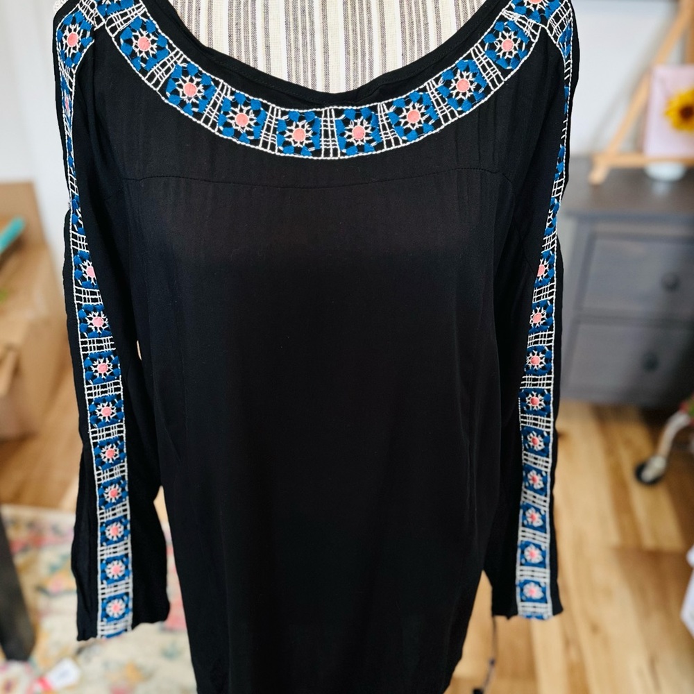 Ava and Viv Embroidered Black Top, new with tags size X